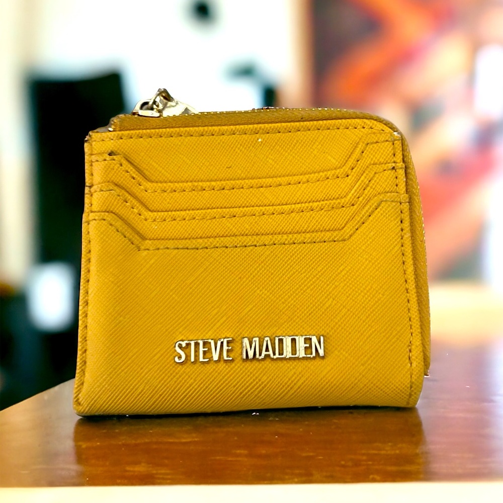 Steve Madden card wallet with zippered closure
